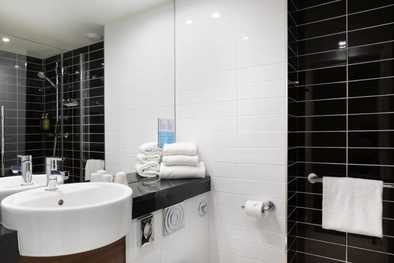 Holiday Inn Express - Marseille Airport, An Ihg Hotel Vitrolles  Zewnętrze zdjęcie