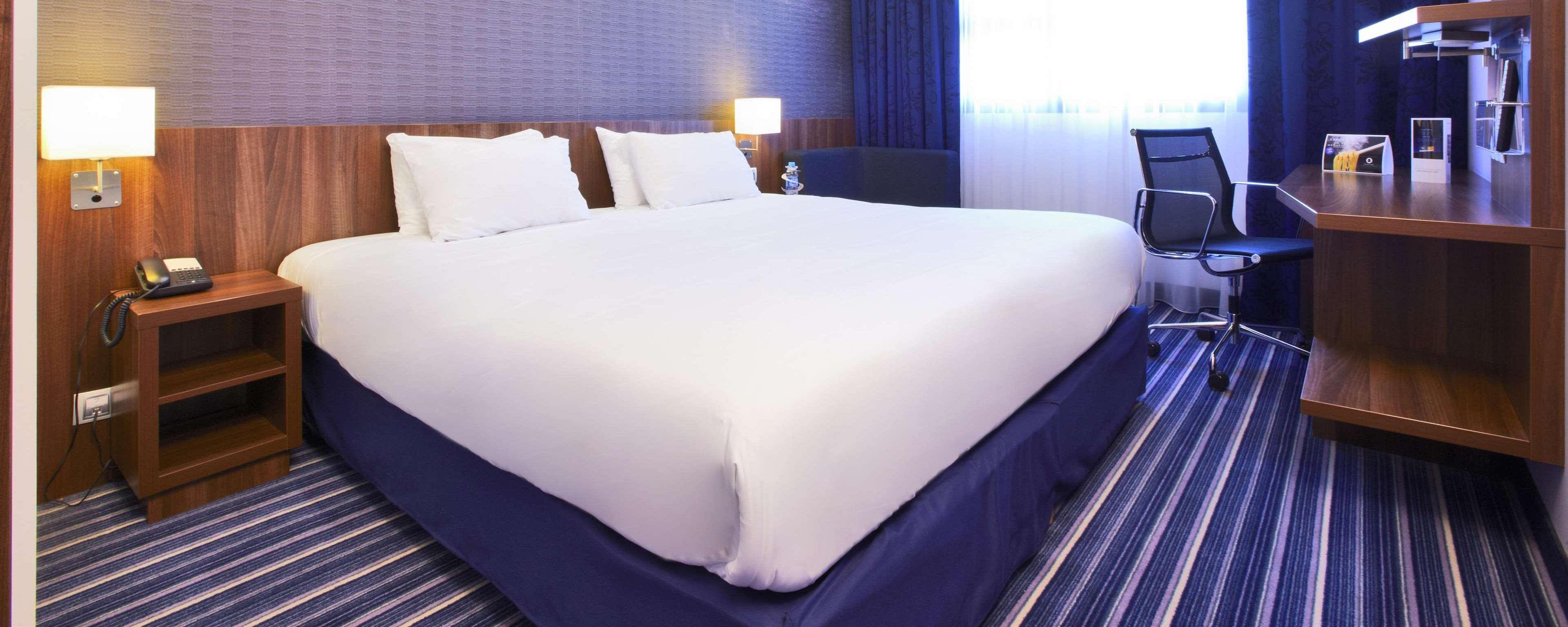 Holiday Inn Express - Marseille Airport, An Ihg Hotel Vitrolles  Zewnętrze zdjęcie