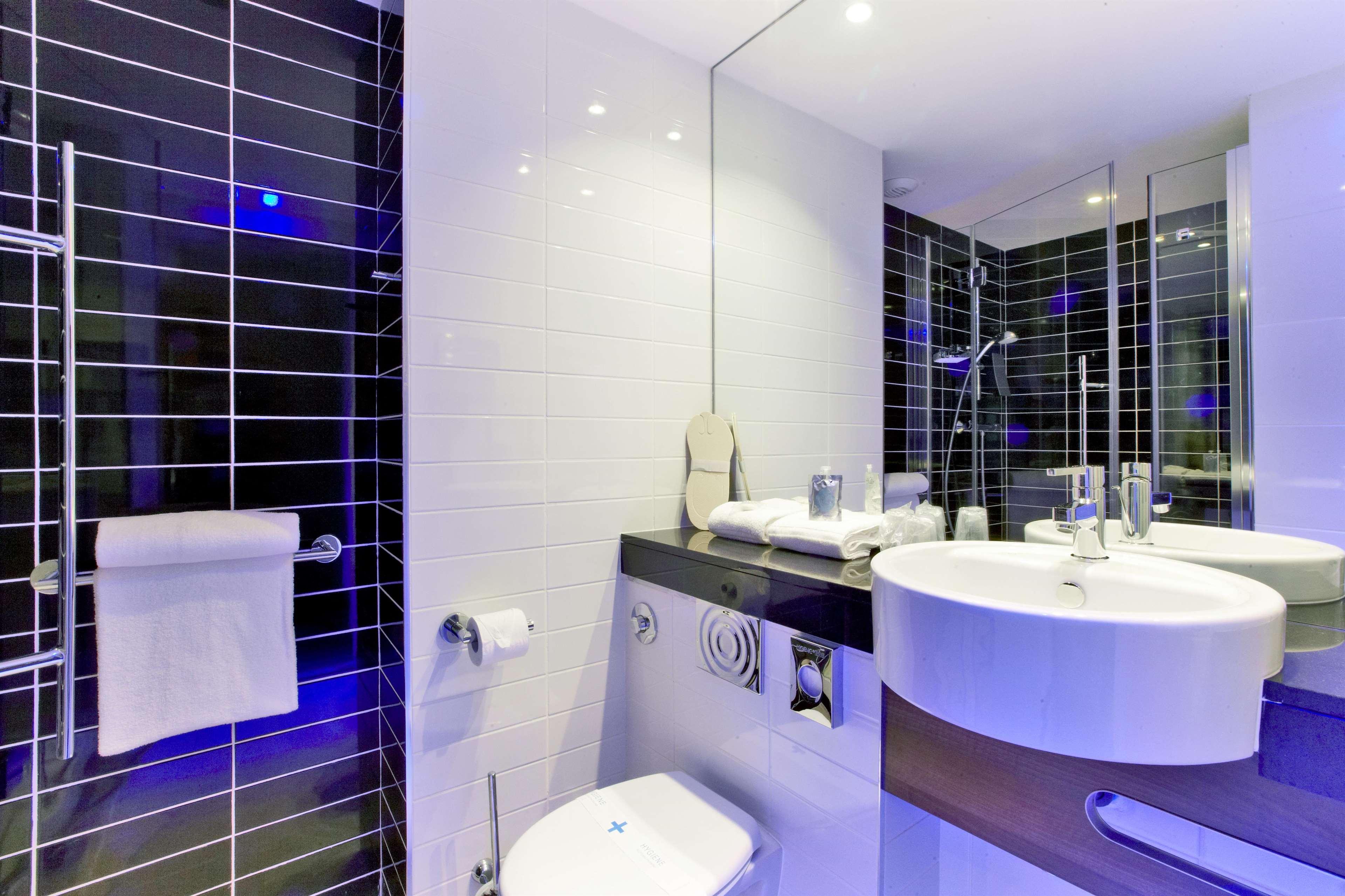 Holiday Inn Express - Marseille Airport, An Ihg Hotel Vitrolles  Zewnętrze zdjęcie