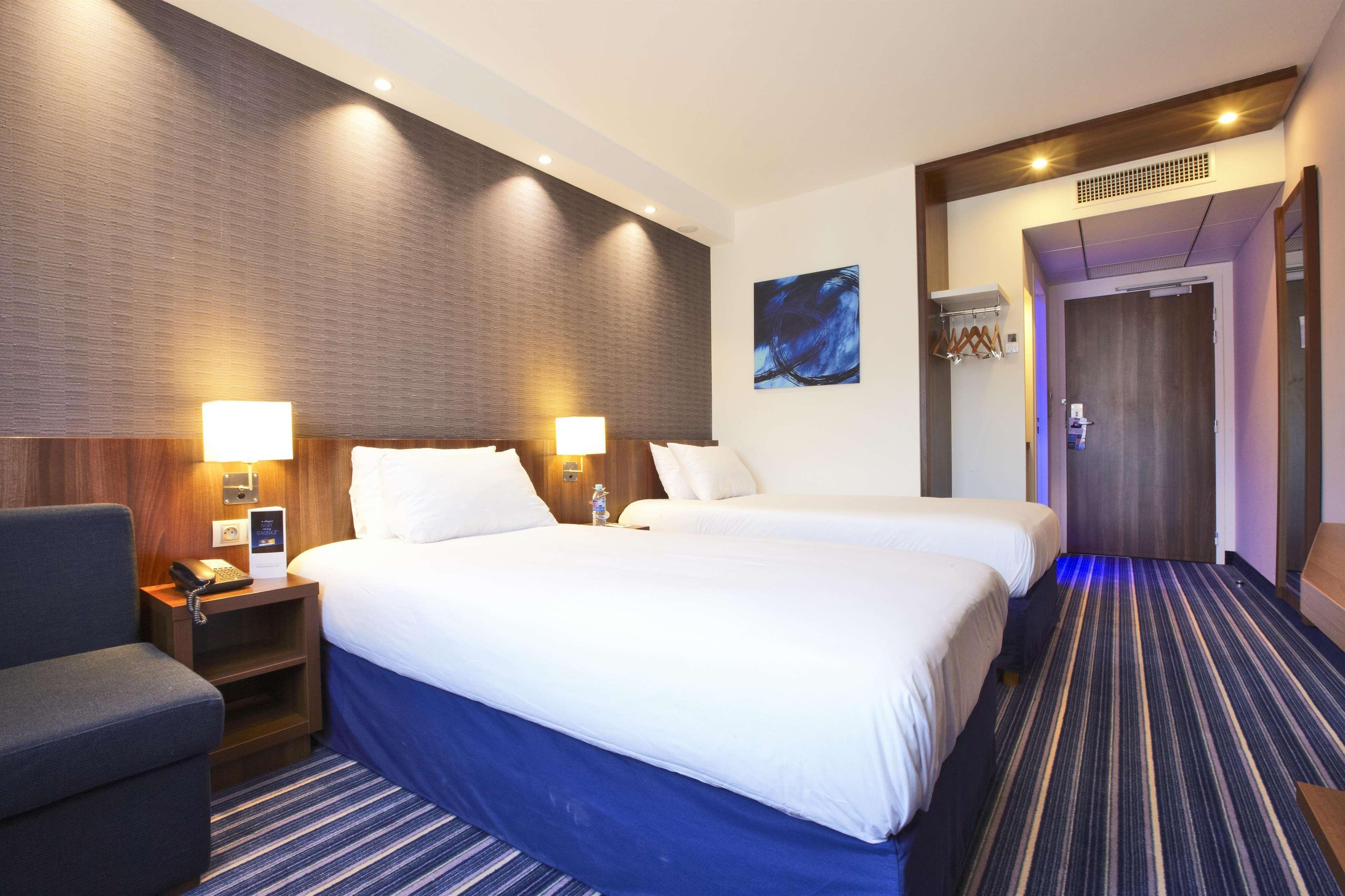 Holiday Inn Express - Marseille Airport, An Ihg Hotel Vitrolles  Zewnętrze zdjęcie