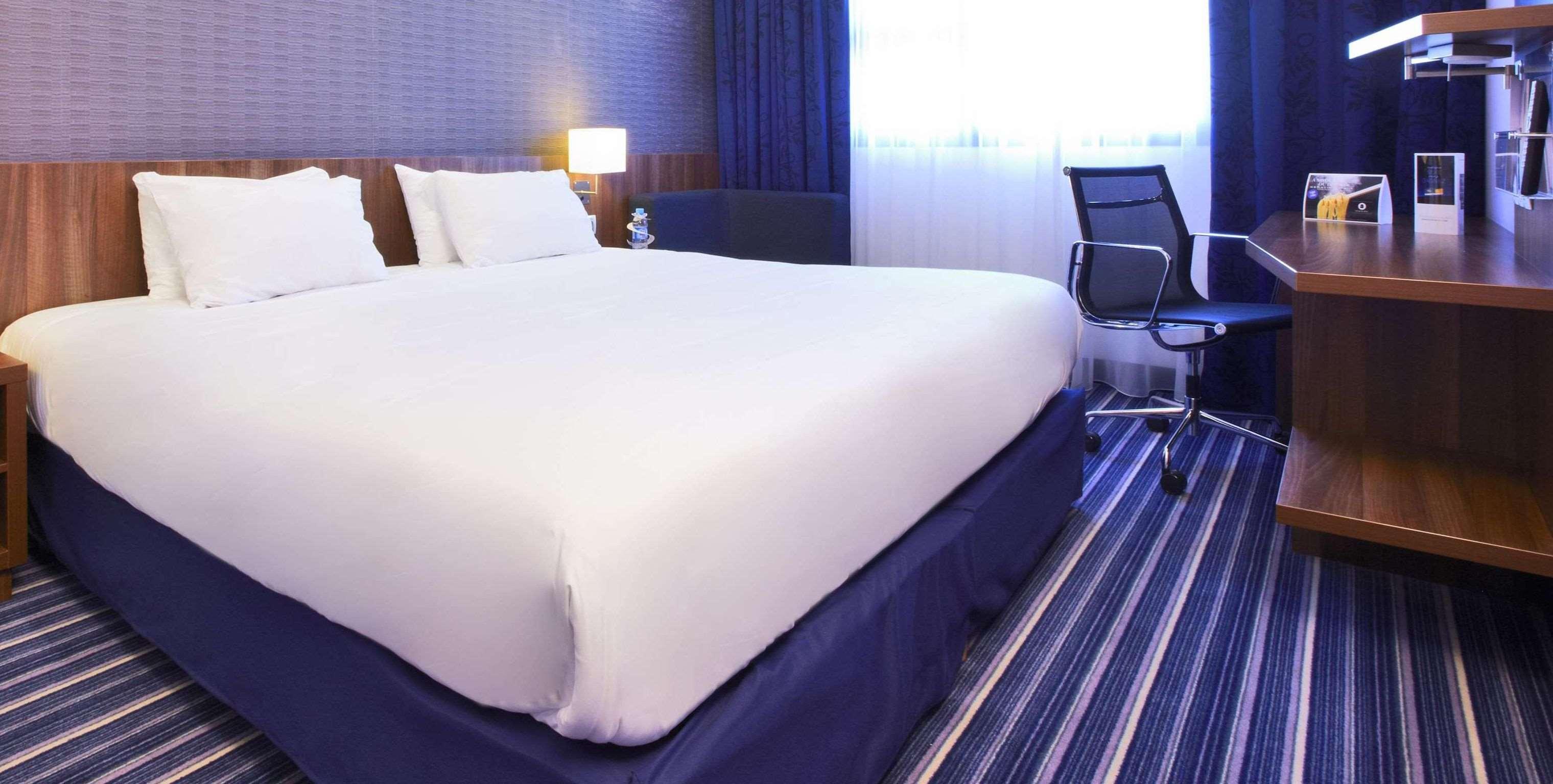 Holiday Inn Express - Marseille Airport, An Ihg Hotel Vitrolles  Zewnętrze zdjęcie